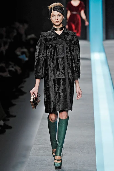 Look 27